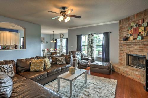 Schertz Family Home with Pool and Golf Course View - image 3