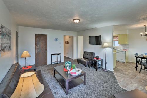 Updated Apt with Patio - Mins to Lake and Downtown - image 3