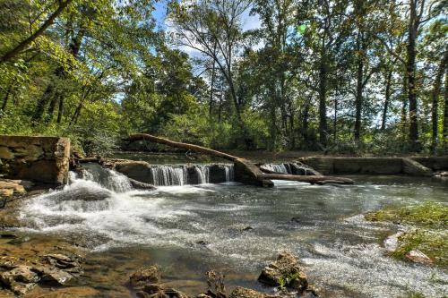 Creekfront Cabin Near Chattanooga with Hot Tub!