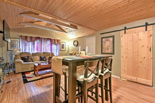 Cozy Arrowhead Lake Home with Sunroom and Pool Access! in Pocono Lake, USA