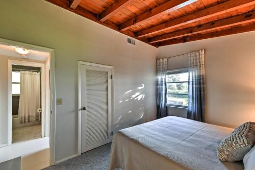Mid-Century Modern Home 1 Mi to Nokomis Beach