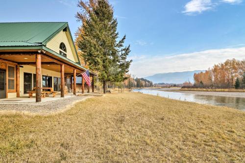 B&B Kalispell - Kalispell Riverfront Home by Glacier National Park - Bed and Breakfast Kalispell