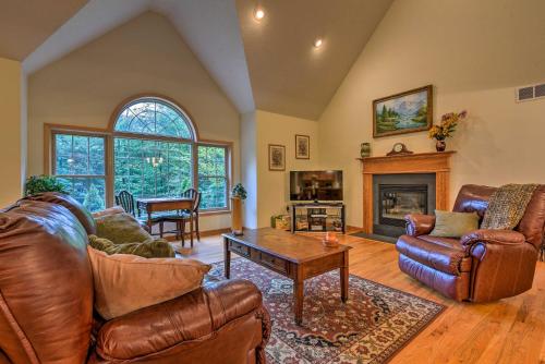 Pocono Mountain Home w/ 3 Community Lakes!