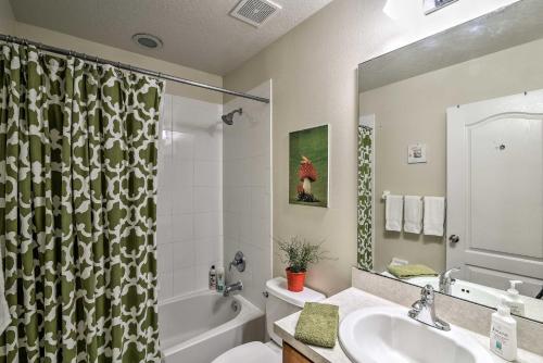 Family Home with Pool and Patio -15 Mins to Disney - image 2