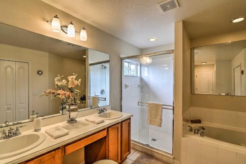 Family Home with Pool and Patio -15 Mins to Disney - image 3