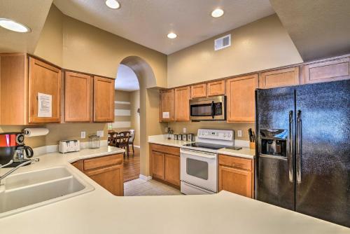 Family Home with Pool and Patio -15 Mins to Disney - image 5