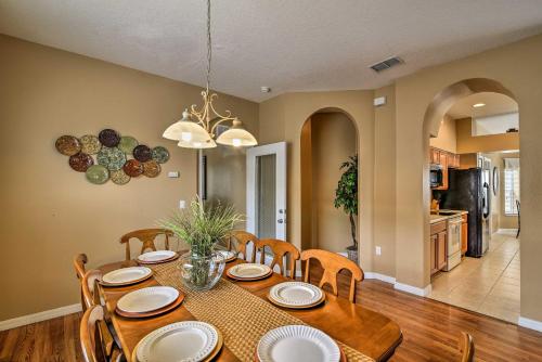 Family Home with Pool and Patio -15 Mins to Disney - image 7