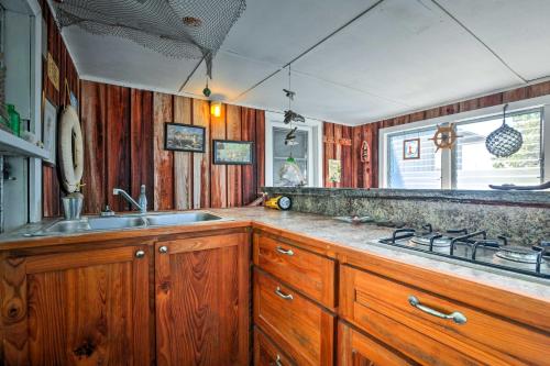 Canalfront House and Studio Near Kemah and Galveston! - image 8