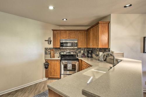 St Pete Condo with Heated Pool - 3 Miles to Beach! in St Petersburg, USA