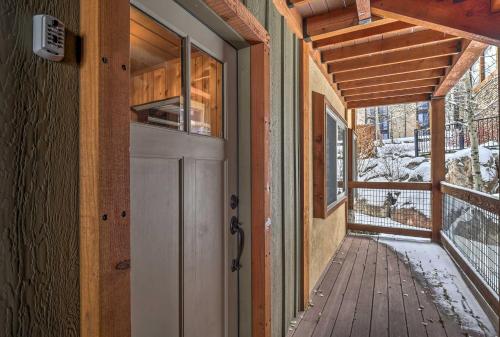 Ski-In and Out Snowmass Condo with Community Hot Tub! - image 3