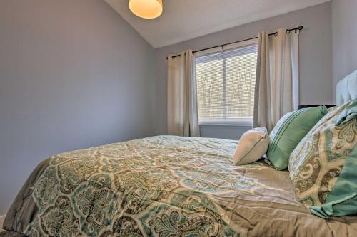 Mount Pocono Condo with Balcony - Near Mt Airy Casino