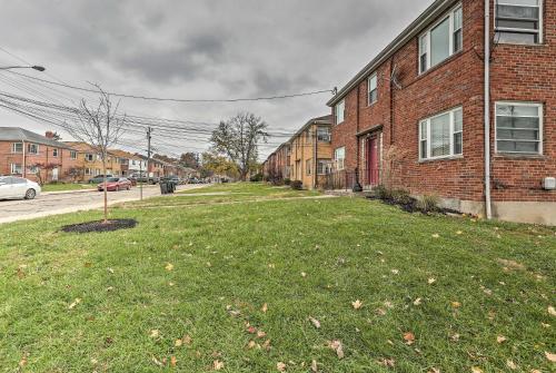 Brownstone Cincinnati Apt - 10 Mi to Downtown - image 8