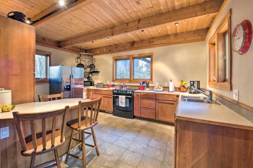 Cabin with Hot Tub - 14 Miles to Leavenworth! - image 10