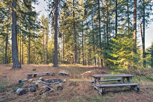 Cabin with Hot Tub - 14 Miles to Leavenworth! - main image
