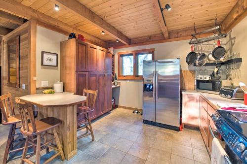 Cabin with Hot Tub - 14 Miles to Leavenworth! - image 12