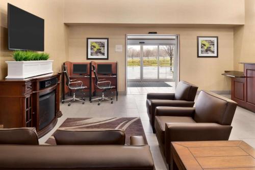 Hawthorn Suites By Wyndham Oak Creek/Milwaukee Airport