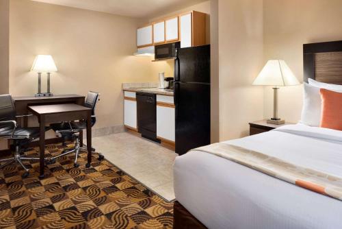 Hawthorn Suites By Wyndham Oak Creek/Milwaukee Airport