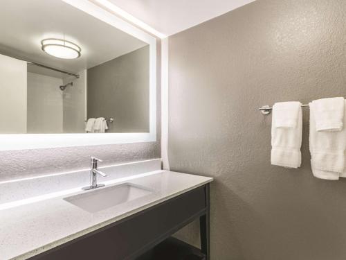 La Quinta by Wyndham Virginia Beach - image 7