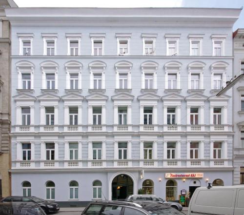 Herzlich Willkommen - Küss die Hand