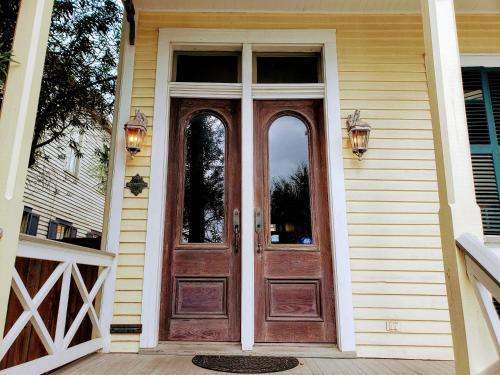 1886 Victorian home - image 3