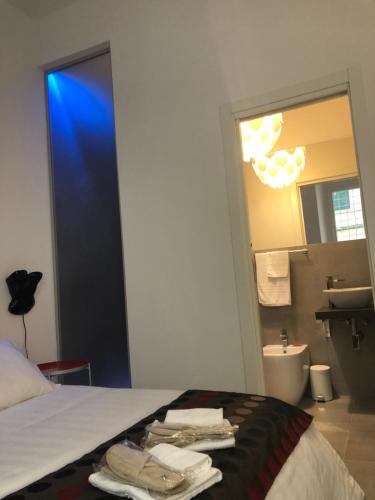 Room 76 - image 4