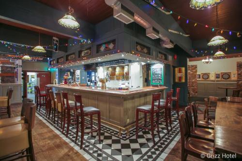 Pub/Lounge, Grizz Hotel in Revelstoke