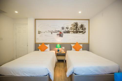 Superior Twin Room image 3