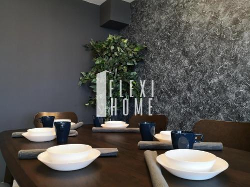 Kitchen, NETFLIX-Pinnacle PJ, Fantastic City View, 1-6 Guests Designed Duplex Home by Flexihome-MY near Taman Paramount LRT Station