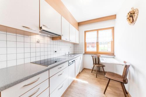 2 bedrooms, 6 beds