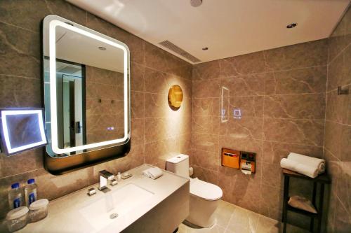 room detail thumbnail 2
