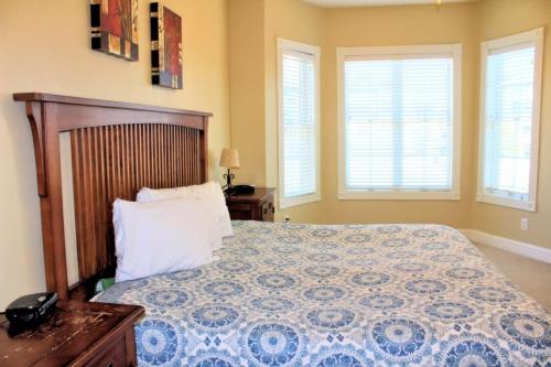 Magnolia Pointe 204-4879 Condo