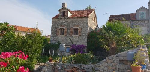Stone house Na Rudini