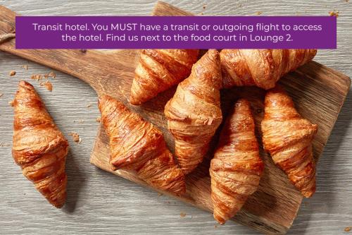 YOTELAIR Amsterdam Schiphol Transit Hotel 4