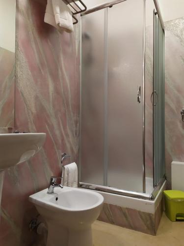 Moonlight Hotel&Suites - image 6
