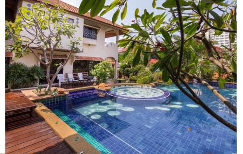 Pattaya - Royal Park Villa for 12 people Pattaya - Royal Park Villa for 12 people