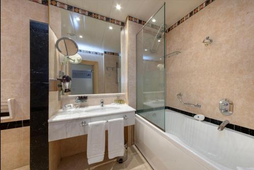 room detail thumbnail 2