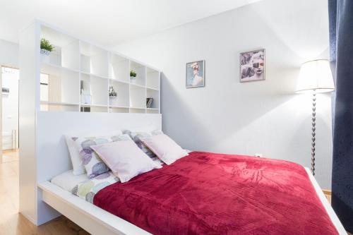Scandi Panoramic Seaside Apartment