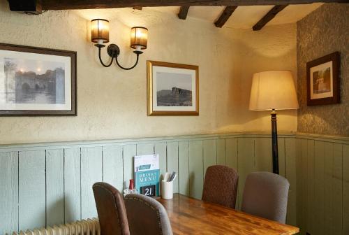 Castle Inn by Greene King Inns - image 3