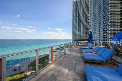Hyde Resort Sophistication with Infinity Pools & Gym condo - main image