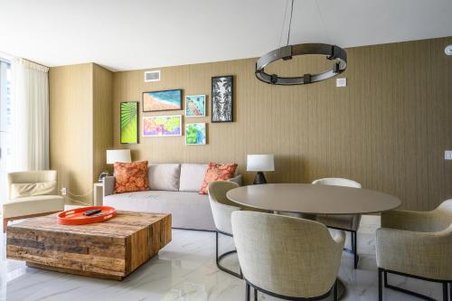 Hyde Resort Sophistication with Infinity Pools & Gym condo - image 4