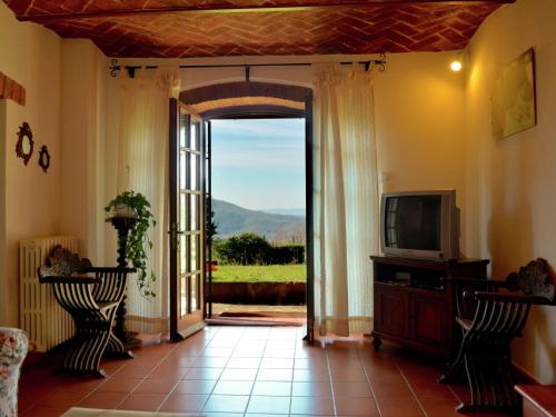 Lovely Villa in Cortona with Swimming Pool - image 11