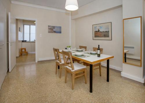 Central apartment on pedestrian street by GHH, Atene (foto 10)