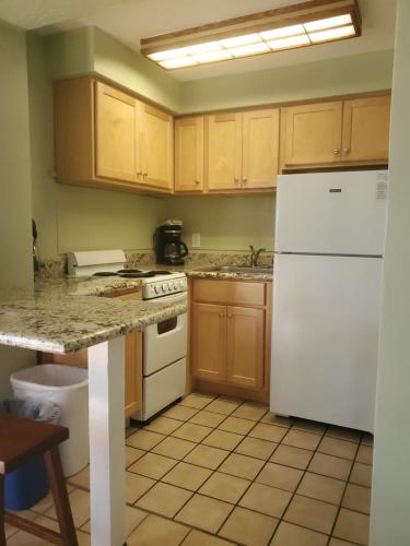 Ragged Edge Resort & Marina - image 13