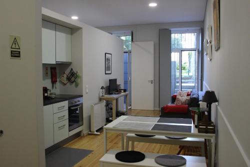  Practical and Comfortable Apartment with Garden, Ferienwohnung in Porto