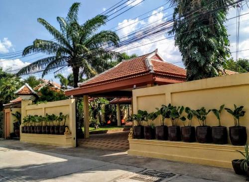 Exterior view, 4 Bed Villa Private Pool and BBQ Jomtien Beach near ALANGKARN