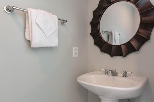 Sanibel Condominiums - image 4
