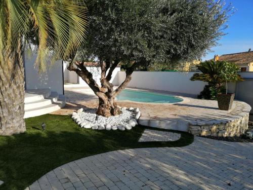 Dārzs, Villa Ancolie climatisée avec piscine chauffée de mai à septembre (Villa Ancolie climatisee avec piscine chauffee de mai a septembre) in Magalas