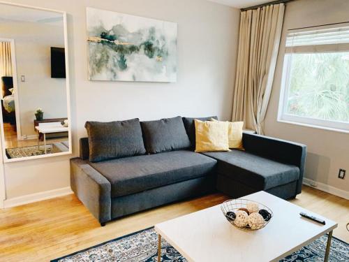 Guestroom, Galleria Apartments By Lowkl in Fort Lauderdale (FL)