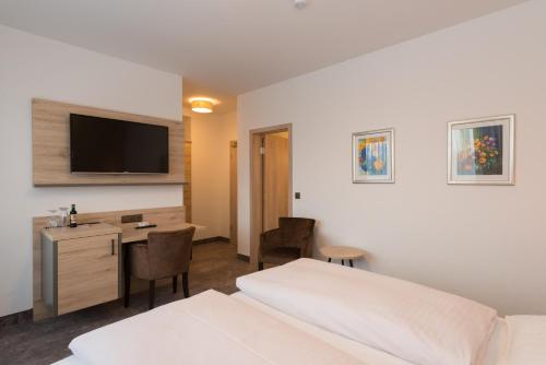 Hotel SCHNEIDER Room Type - Deluxe Double Room with Balcony