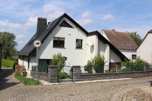 Ferienwohnung am Fluss in Weischütz, Deutschland